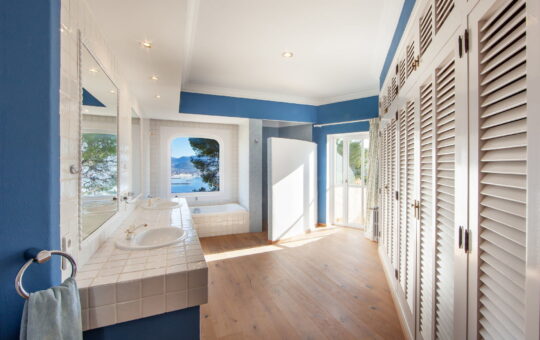 Mediterranean villa with port views in a prestigious residential area in Port Andratx - Bathroom en suite