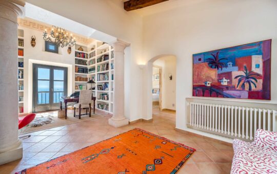 Villa Mediterránea en ubicación privilegiada con fantásticas vistas - Galería con biblioteca en la primera planta