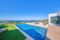 Excepcional Villa con fantásticas vistas al mar - Vista lateral con piscina