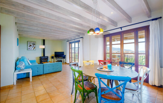Villa con fantástica vista panorámica - La sala de estar y el comedor