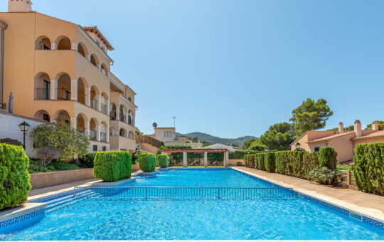 Apartamento en complejo mediterráneo en Sant Elm - Apartamento en complejo bien cuidado con hermosa piscina comunitaria