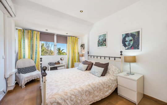Villa con dos zonas de estar independientes y vistas parciales al mar en Torrenova - Dormitorio 2