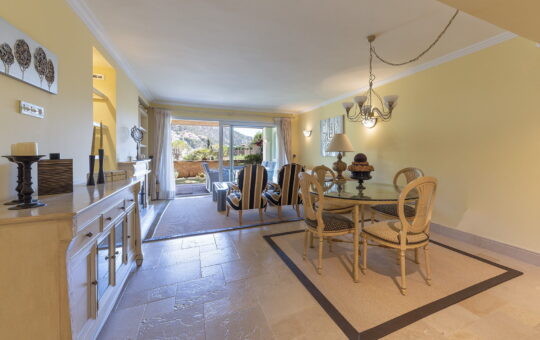 Fantástico y amplio apartamento con jardín privado en Port d'Andratx - Salón comedor