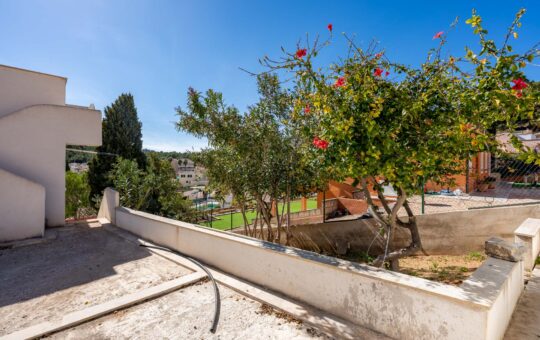 Villa de estilo ibicenco con jardín y azotea en Paguera - Zona ajardinada
