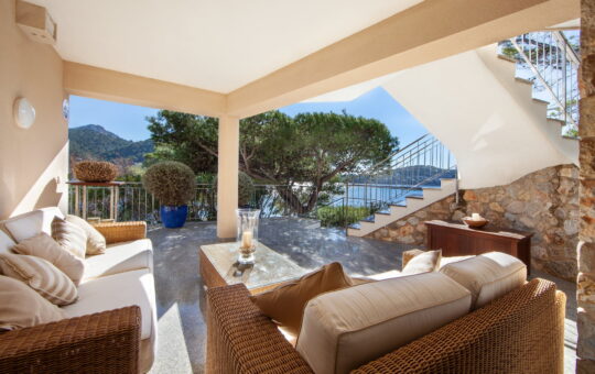 Villa en primera línea con acceso al mar en Port Andratx - Terraza cubierta