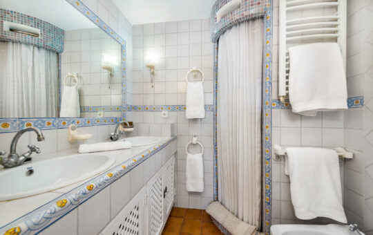 Mediterranes Appartement mit Hafenblick - Badezimmer 1