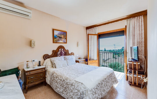 Traditionelle Villa in wunderschöner Lage mit Blick auf die Bucht von Palma - Hauptschlafzimmer