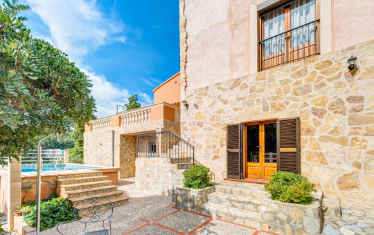 Traditionelle Villa in wunderschöner Lage mit Blick auf die Bucht von Palma - Aussenbereich und poolbereich