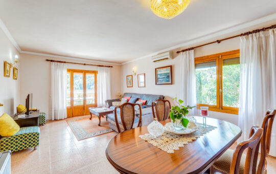 Traditionelle Villa in wunderschöner Lage mit Blick auf die Bucht von Palma - Wohnzimmer/Esszimmer 1