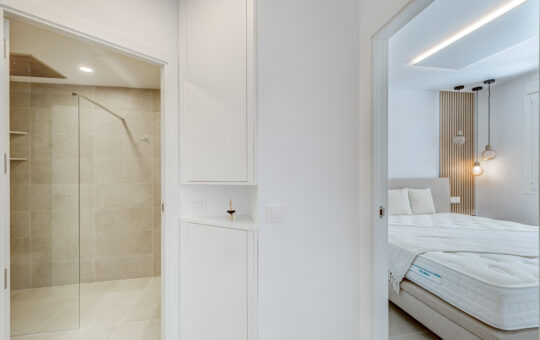 Neu renoviertes Appartement in Illetas fußläufig zum Meer - Korridor