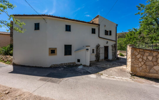 Charmantes Dorfhaus in Andratx in idyllischer Lage - Zufahrt zur Immobilie