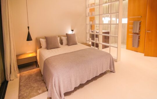 Luxury villa on Montport - Bedroom with bathroom en suite