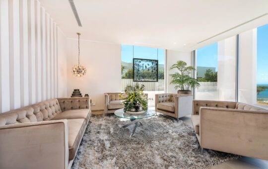 Luxurious new built front line villa - Cozy living area