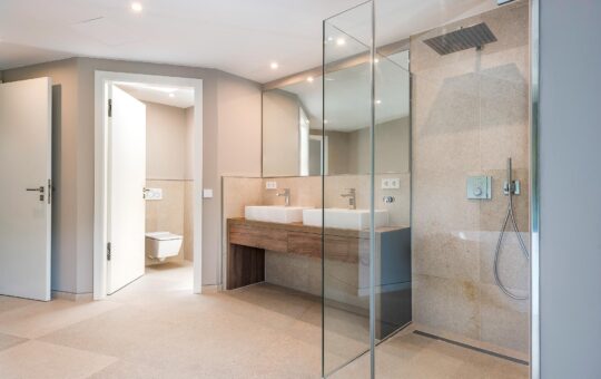 Exclusive completely renovated villa in second sea line in Cala Fornells - Bathroom en Suite 1