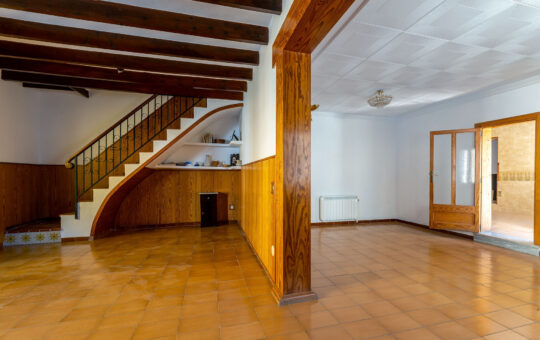 Spacious town house in the heart of S' Arraco - Entrance area