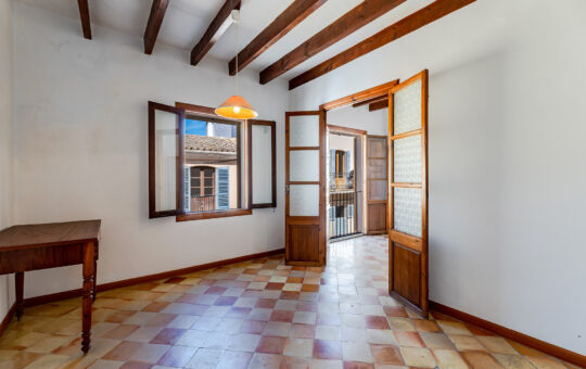 Spacious town house in the heart of S' Arraco - Bedroom 1, 1st floor