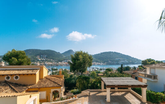 Mediterranean semi-detached villa with port views - Port view