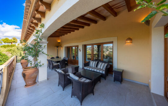 Spacious family villa with port views - Covered terrace area on the 1st floor