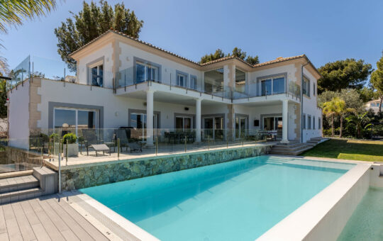 Stylish family villa in a privileged location in Nova Santa Ponsa