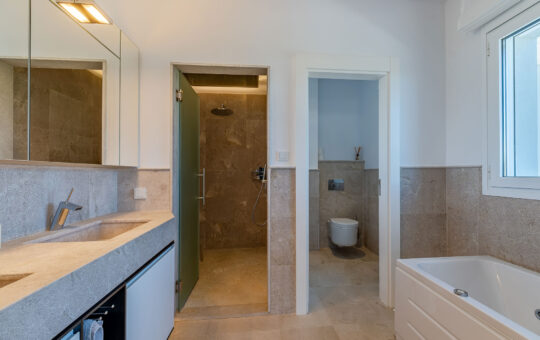 Stylish family villa in a privileged location in Nova Santa Ponsa - Bath room 1