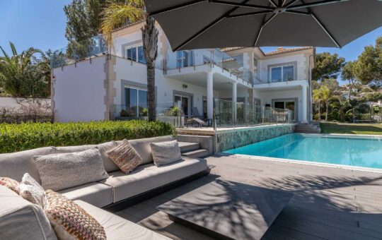 Stylish family villa in a privileged location in Nova Santa Ponsa - Pool terrace