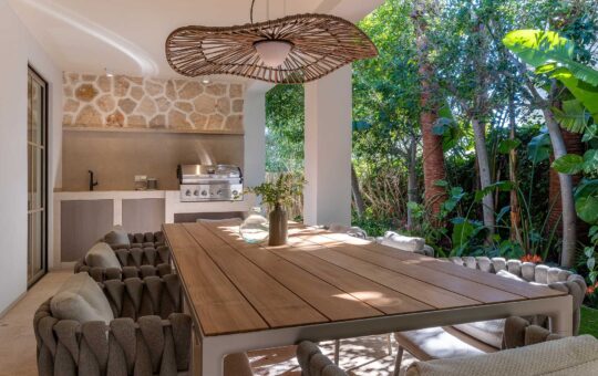 Charming finca style villa in a privileged location in Nova Santa Ponsa - Outdoor kitchen with dining area