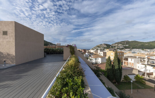 High-quality refurbished penthouse with harbor views in Port Andratx - Private roof terrace