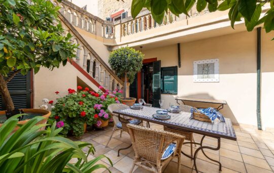 Spacious town house with lots of atmosphere in the heart of S’Arraco, S'Arraco