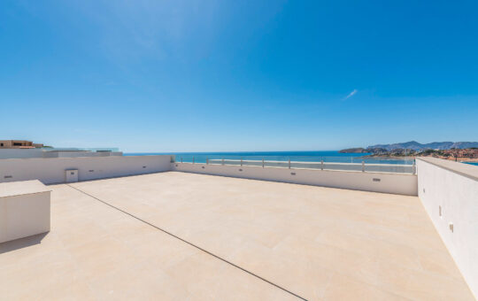 Lujosa villa de nueva construcción en 1ª línea de mar - Azotea con vistas al mar y al puerto
