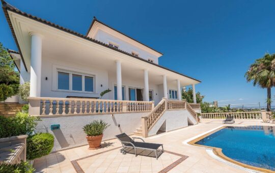 Villa con preciosas vistas al mar en Bendinat - Villa in Bendinat mit spektakulärem Meerblick