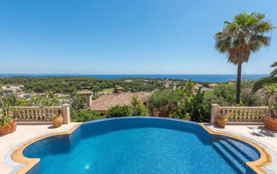 Villa con preciosas vistas al mar en Bendinat - Pool mit Meerblick