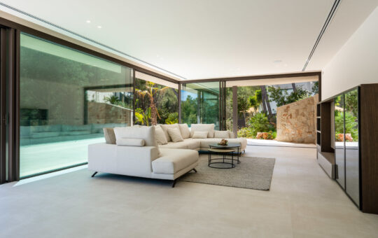 Moderna villa de nueva construcción en la popular zona de Costa d'en Blanes - Salón con ventanas panorámicas