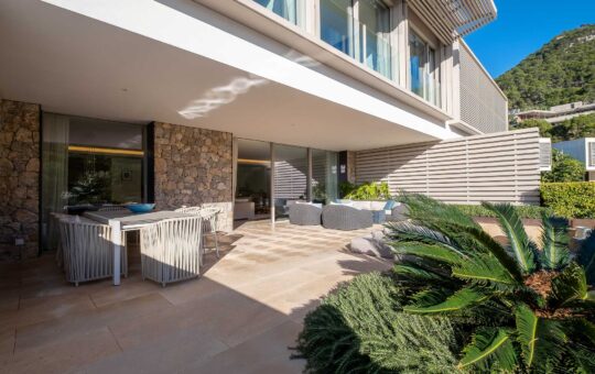 Lujosa vilola adosada en prestigiosa residencia con vistas al mar en Port Andratx - Zona de terraza abierta y cubierta