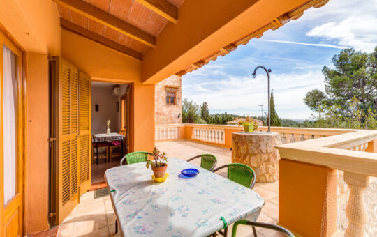 Bonita villa tradicional en zona residencial con vistas a la bahía de Palma - Terraza cubierta
