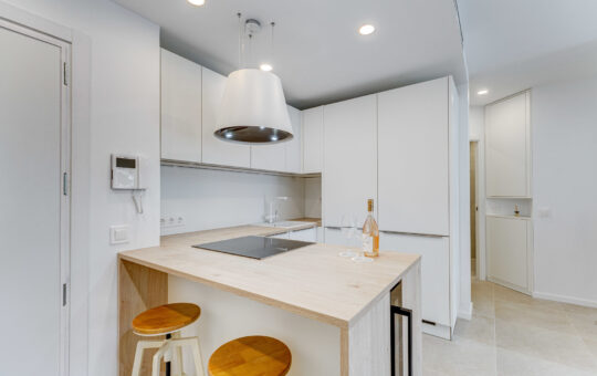 Moderno y luminoso recién apartamento cerca de la playa de Illetas - Cocina abierta totalmente equipada