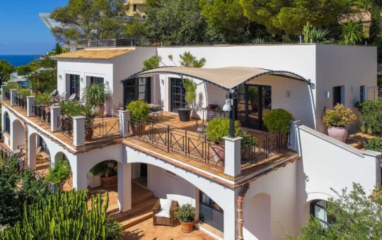 Zeitlose mediterrane Villa mit herrlichem Blick