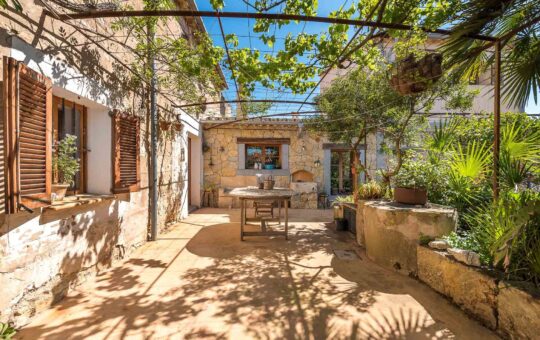 Schönes rustikales Dorfhaus mit mallorquinischem Charakter in Galilea, Galilea