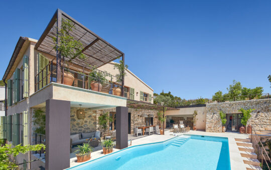 Kernsanierte Beachhouse-Villa mit Meerblick - Rückansicht der Beach house Villa