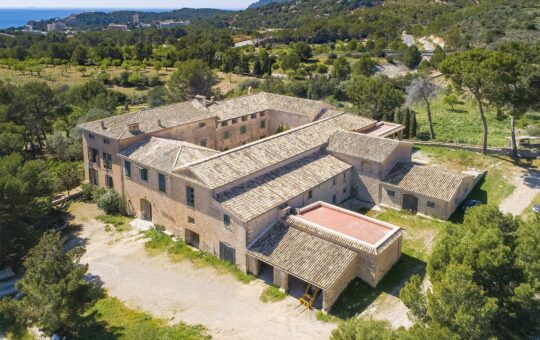 Unique property with 124 hectare ground, Peguera