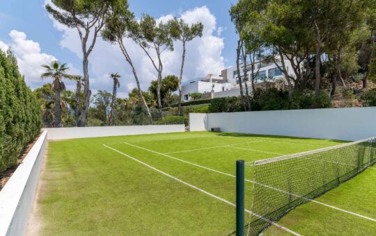 Exclusive residence with panoramic sea views and private tennis court - Tennis court