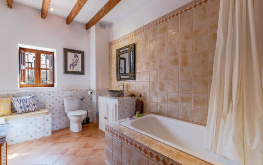 Spacious town house with lots of atmosphere in the heart of S'Arraco - Bathroom 1