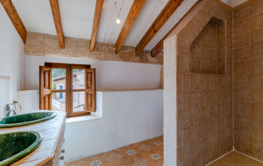 Spacious town house with lots of atmosphere in the heart of S'Arraco - Bathroom 2
