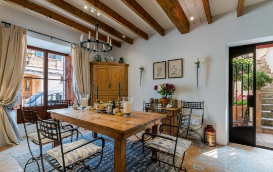 Spacious town house with lots of atmosphere in the heart of S'Arraco - Dining area