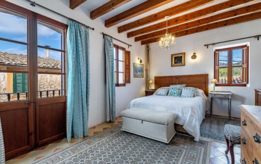 Spacious town house with lots of atmosphere in the heart of S'Arraco - Bedroom 1