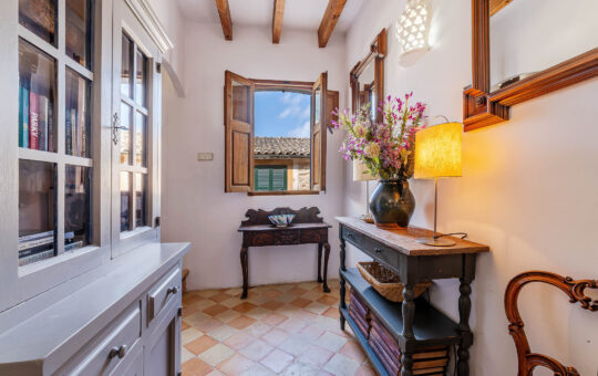 Spacious town house with lots of atmosphere in the heart of S'Arraco - Hallway on the 1st floor