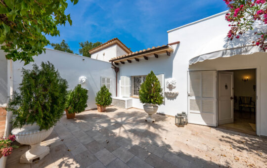Traditional villa within walking distance to the port - Entrance area