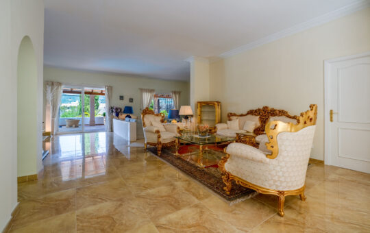 Traditional villa within walking distance to the port - General view of the living area