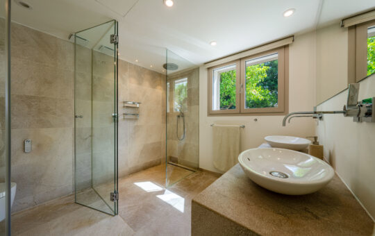 Exclusive villa with sea views in Portals Nous - Bathroom I