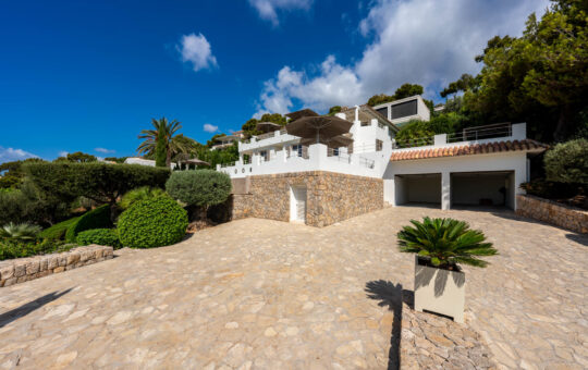 Exclusive villa with sea views in Portals Nous - Front