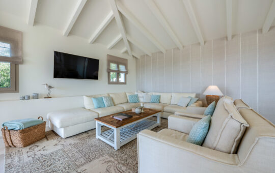 Exclusive villa with sea views in Portals Nous - Living Room